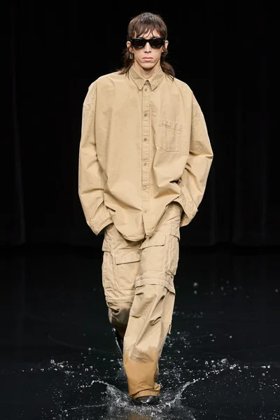 Look 76